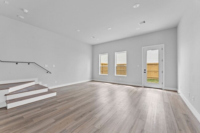 Photo - 2183 Mansfield St