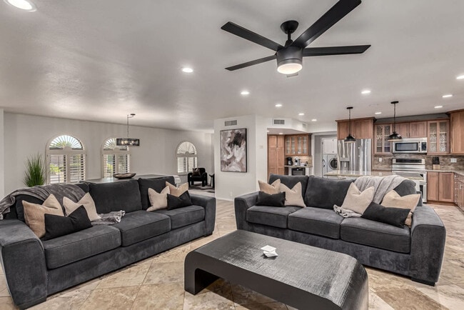 Building Photo - 5826 E Waltann Ln Unit SI ID1558686P