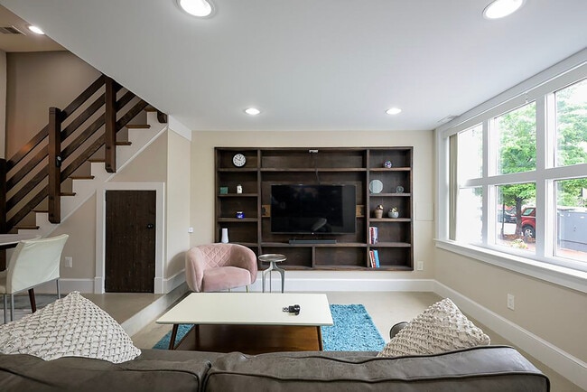 Photo - 717 F St NE Unit ID1011206P