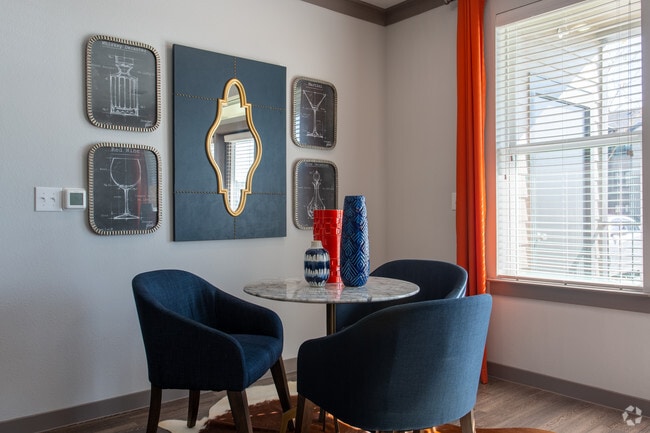 2 Br, Dining Area - Willowbend