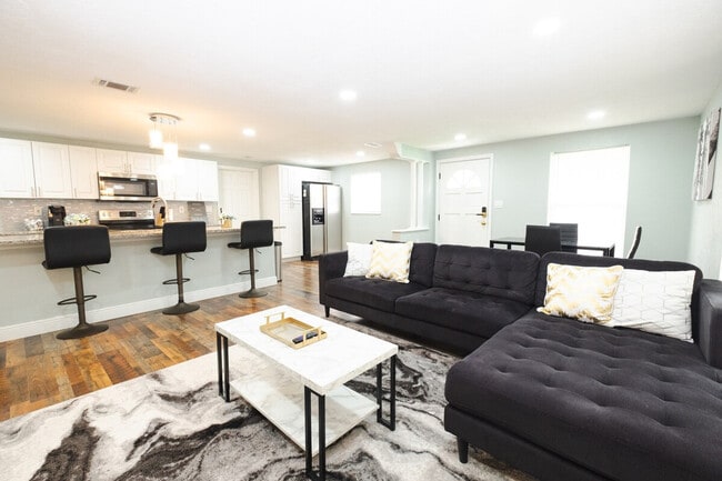 Building Photo - 3007 E 21st Ave Unit ID1244369P