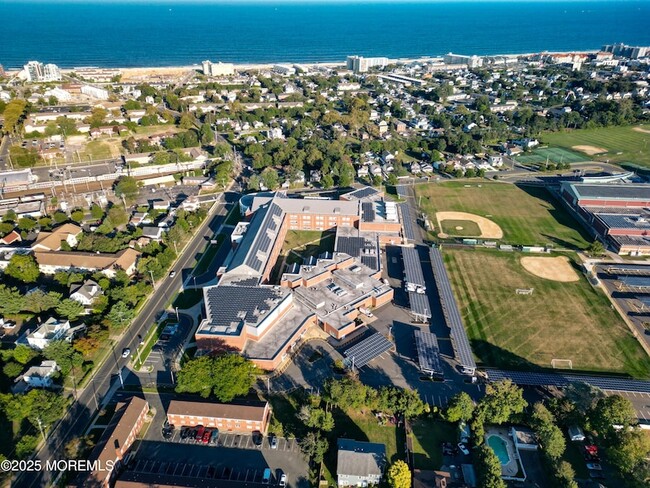 Building Photo - 364 Westwood Ave Unit 26