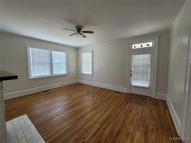 Photo - 215 N Lewis St