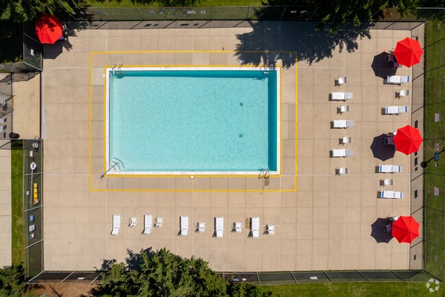 Swimming Pool & Sundeck - Meadowfield Townhomes