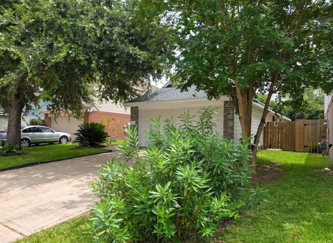Photo - 638 Aldenwick Ln