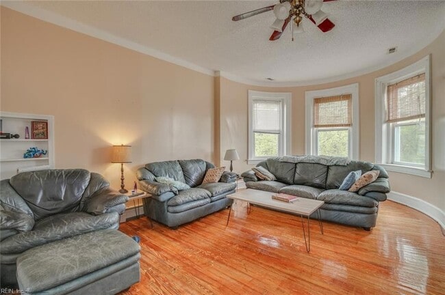 Photo - 3901 Newport Ave