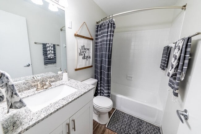 Photo - Governor Square