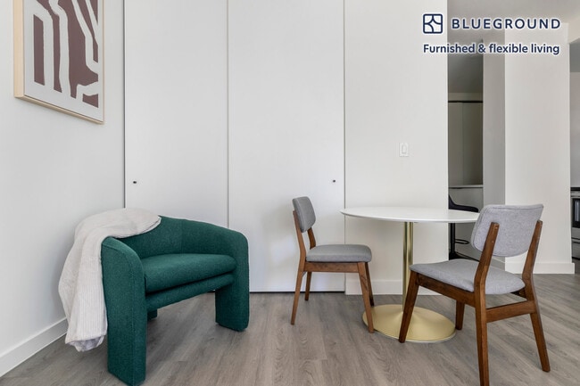 Photo - 21 E Chestnut St Unit FL18-ID1293