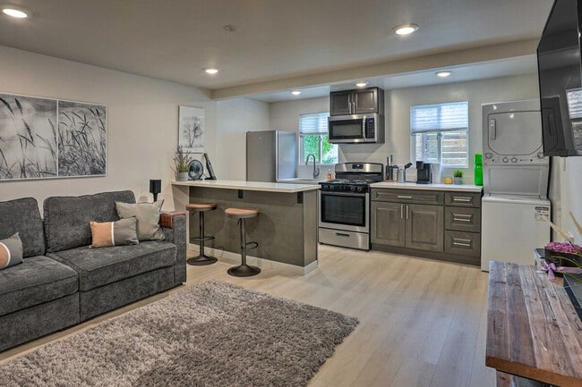 Building Photo - 2715 MacArthur Blvd Unit ID1305026P