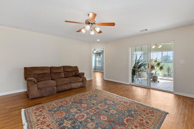 Photo - 10557 Maine Dr