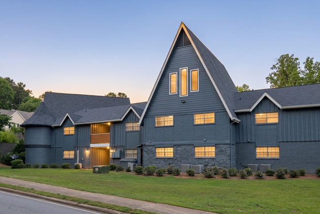Building Photo - Monarch Villas