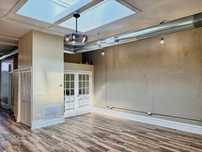 Photo - 10 N State St Unit Upper