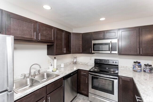 Clubhouse - The Ravine Apartment Homes