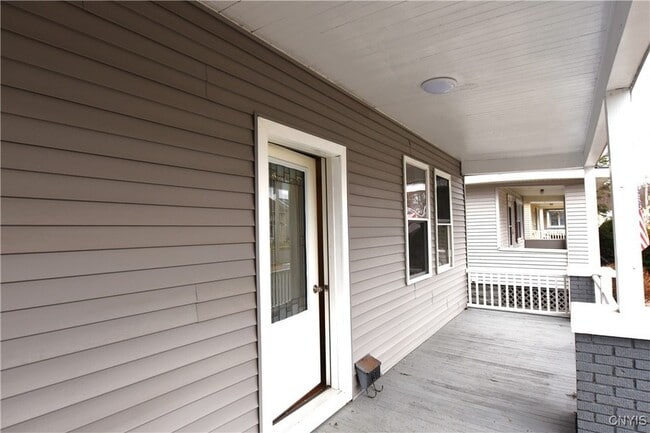 Photo - 112 Woodlawn Ave W