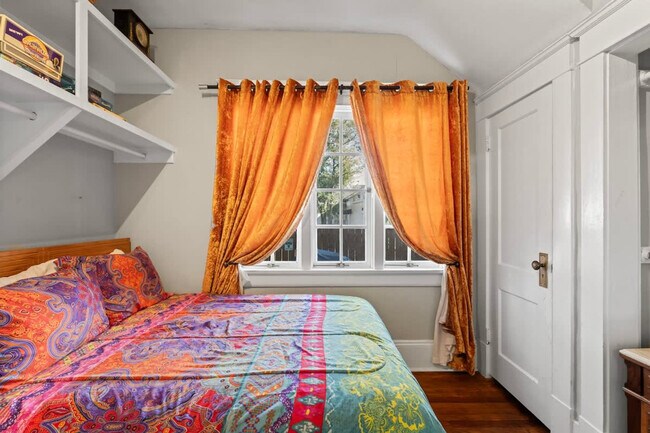 Photo - 2737 College St Unit SI ID1578485P
