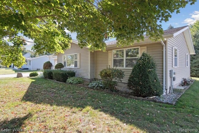 Photo - 245 Lynbrook Dr