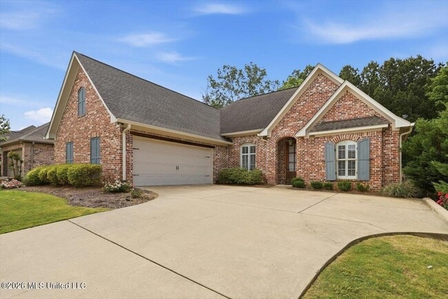 Photo - 320 Oakville Cir