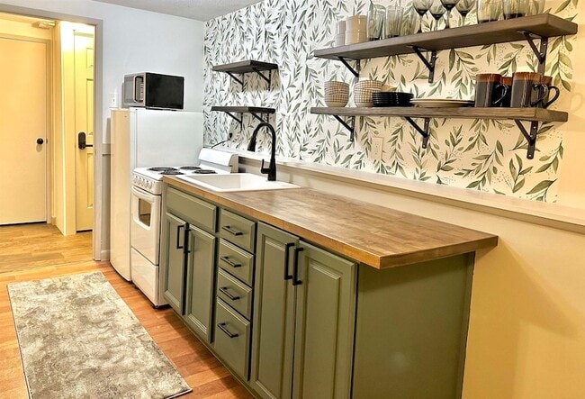 Photo - 22 Orris Rd Unit F-1 Lower