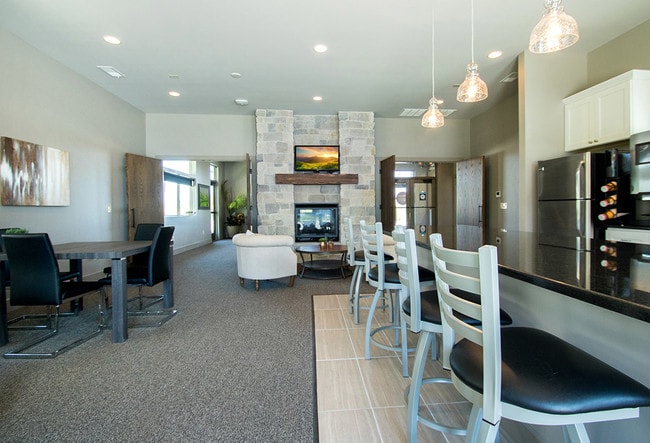 Clubhouse - Avenue 204