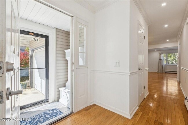 Photo - 57 Selkirk Ave