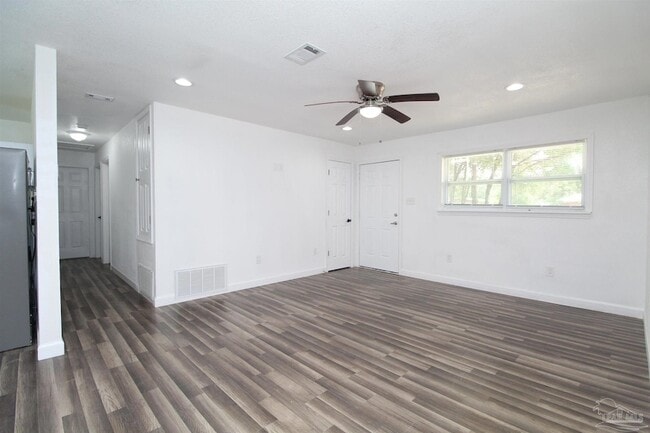 Photo - 6037 Syrcle Ave