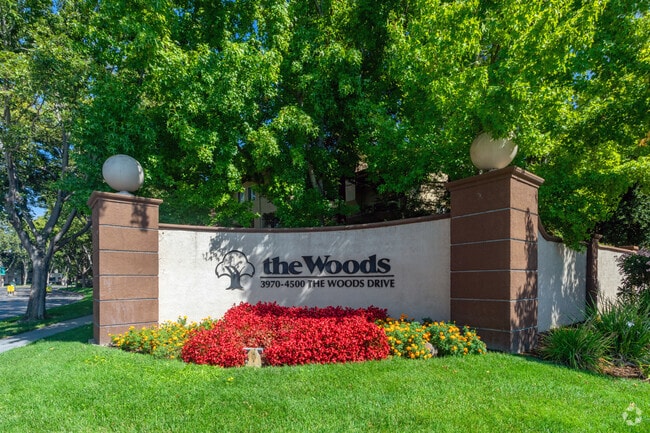 Sign - The Woods Apartments