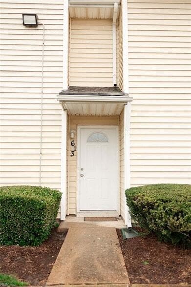 Building Photo - 613 Pylon Ct