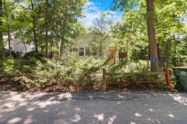 Photo - 543 Oakwood Trail