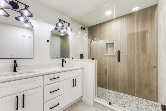 Building Photo - 2822 Clear Springs Dr