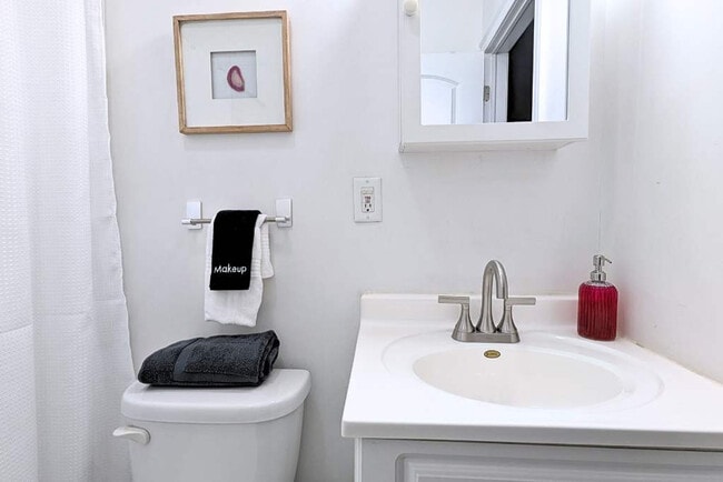 Photo - 108 Gotthart St Unit ID1302408P