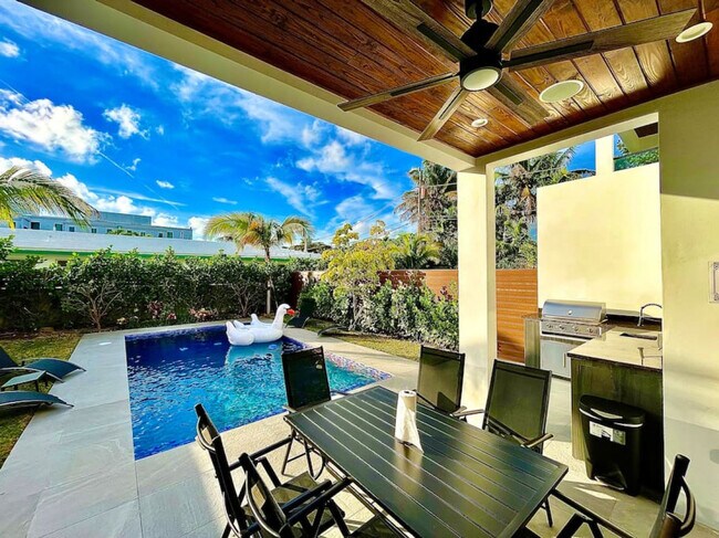 Photo - 549 NE 14th Ave Unit ID1369642P