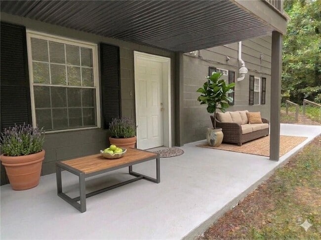 Building Photo - 6490 Tuggle Dr