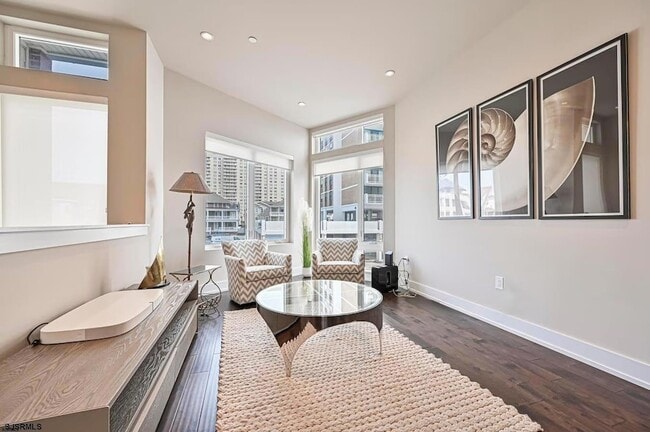 Photo - 112 S Weymouth Ave