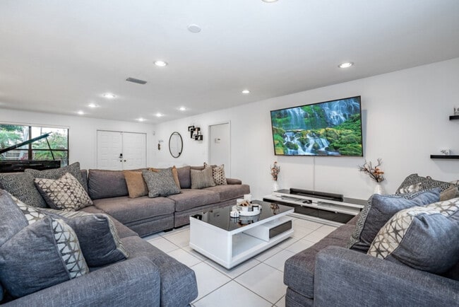 Photo - 830 SW 14th Ct Unit ID1287060P