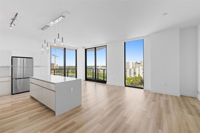 Photo - 101 Diplomat Pkwy Unit 901