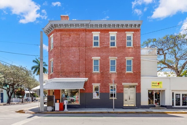 Photo - 536 Fleming St Unit FL2-ID1297611P