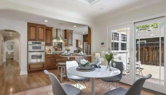 Photo - 1248 Roycott Way