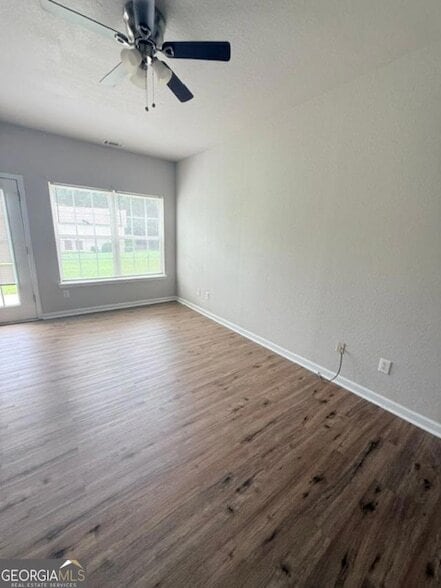 Photo - 7092 Brookview Way