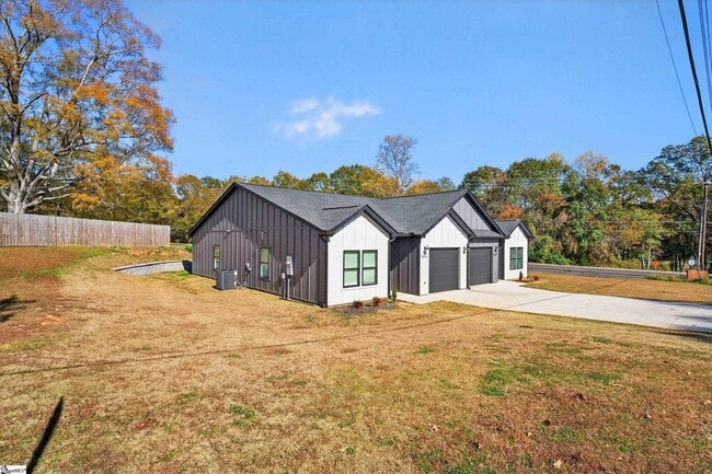 Photo - 406 Fairfield St