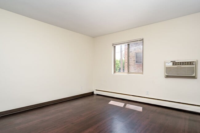 Photo - 2009 Bryant Ave S