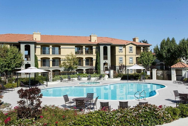 Building Photo - San Marcos