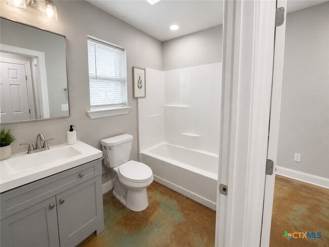 Photo - 661 W Austin St Unit Q