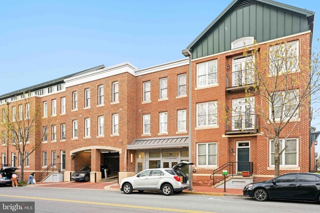 Building Photo - 35 E All Saints St Unit 201