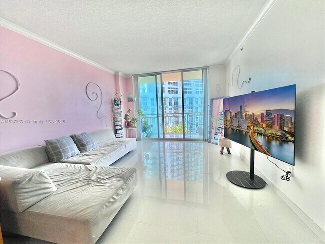 2000 N Bayshore Dr Unit 906 Condo - Image 