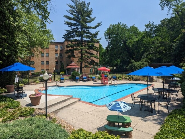 Photo - Bromley House