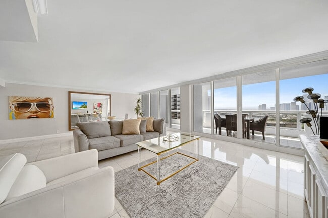 Building Photo - 1717 N Bayshore Dr Unit FL31-ID1054102P