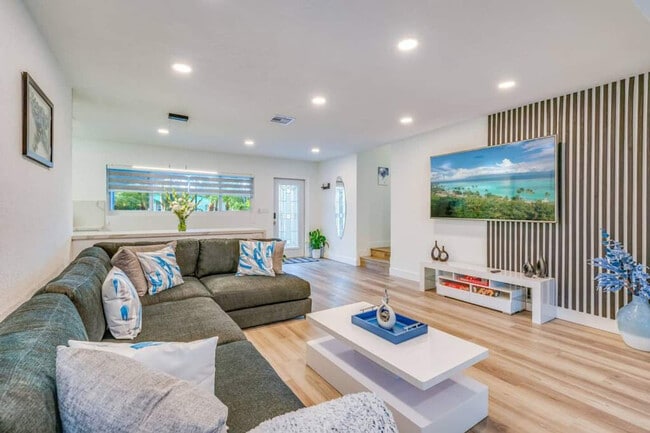 Photo - 830 SW 14th Ct Unit SI FL1-ID1475649P