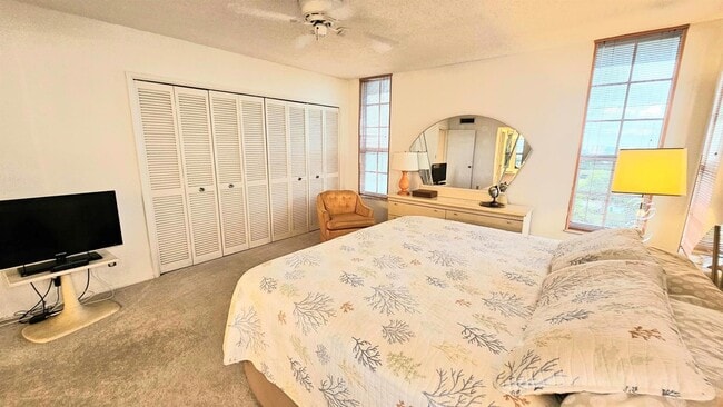 Photo - 575 Oaks Ln Unit 1010