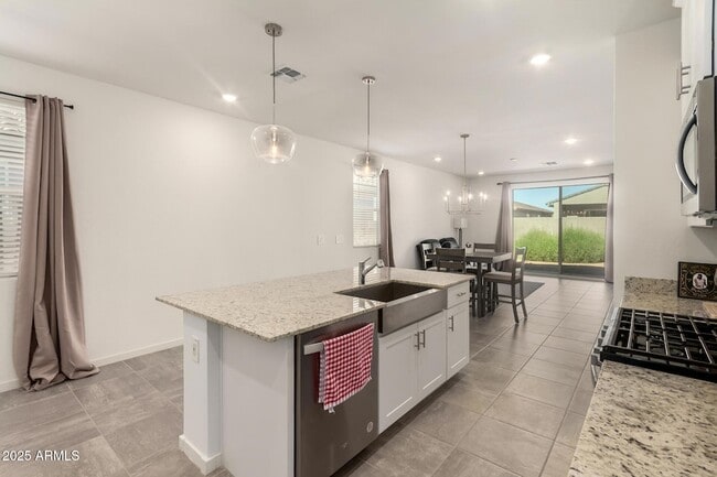 Building Photo - 3022 Hayden Rose Ave