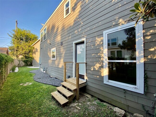 Photo - 3359 Ozark St